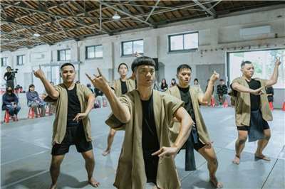 第24屆台新藝術獎年度大獎頒給TAI 身體劇場《qaqay 踩踏在水面上的聲音》。(林彥劭 攝影／台新銀行文化藝術基金會提供)