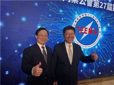 電電公會理事長劉揚偉(右)指出，有關赴海外設立科學園區一事，最早的落地國家應是墨西哥。(謝佳興 攝)