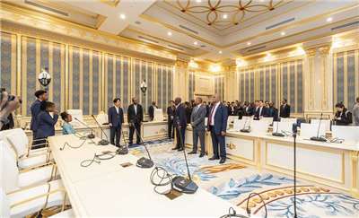 賴清德總統在史王、多位王室成員及史國內閣官員的陪同下，參觀國際會議中心的展覽與各項設施。(圖:總統府)