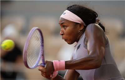 法國網球公開賽，美國網球好手高夫(Coco Gauff)爆冷吞敗。