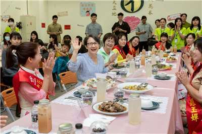 副總統蕭美琴9日出席「彰化家扶自強母親關懷暨母親節活動」。(圖：總統府)