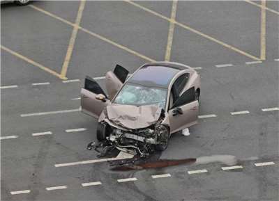 中國四川省成都市1日傍晚驚傳開車蓄意衝撞事件，事件造成1死11傷，31歲肇事李姓男子當場被捕。(圖翻攝X@whyyoutouzhele)