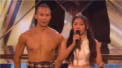 「英國達人秀」(Britain's Got Talent)舉行總決賽，來自台灣的「即將成真火舞團」團員楊立微和她的丈夫搭檔賴寬誌未能奪冠，但得到評審一致讚賞。(翻攝Britain's Got Talent YouTube頻道)