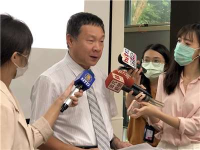中央大學台經中心執行長吳大任7日表示，若中東戰事能在5月底前結束，荷莫茲海峽航道暢通，油價勢必有感下降。(資料照/楊文君 攝)