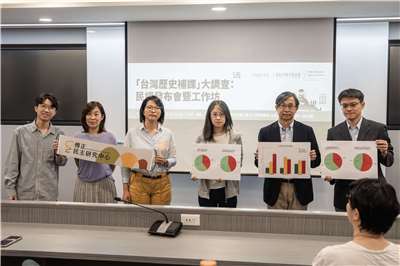 辜寬敏基金會與東吳大學傅正民主研究中心，8日在台北公布「轉型正義民意調查」結果，顯示近平數民眾對於白色恐怖歷史並不瞭解。(楊仁翔 攝)