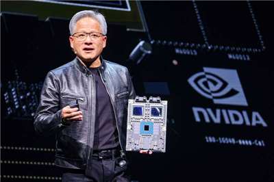 輝達(NVIDIA)執行長黃仁勳對部分企業執行長端出AI作為裁員的藉口，認為太「懶惰」了。資料照片 (圖：中央社)