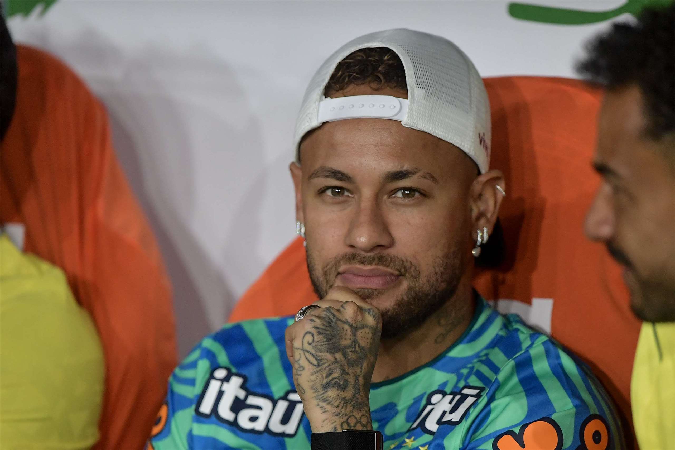 巴西足球明星內馬爾(Neymar)因為小腿肚受傷，將缺席巴西隊的首場世界盃小組賽。