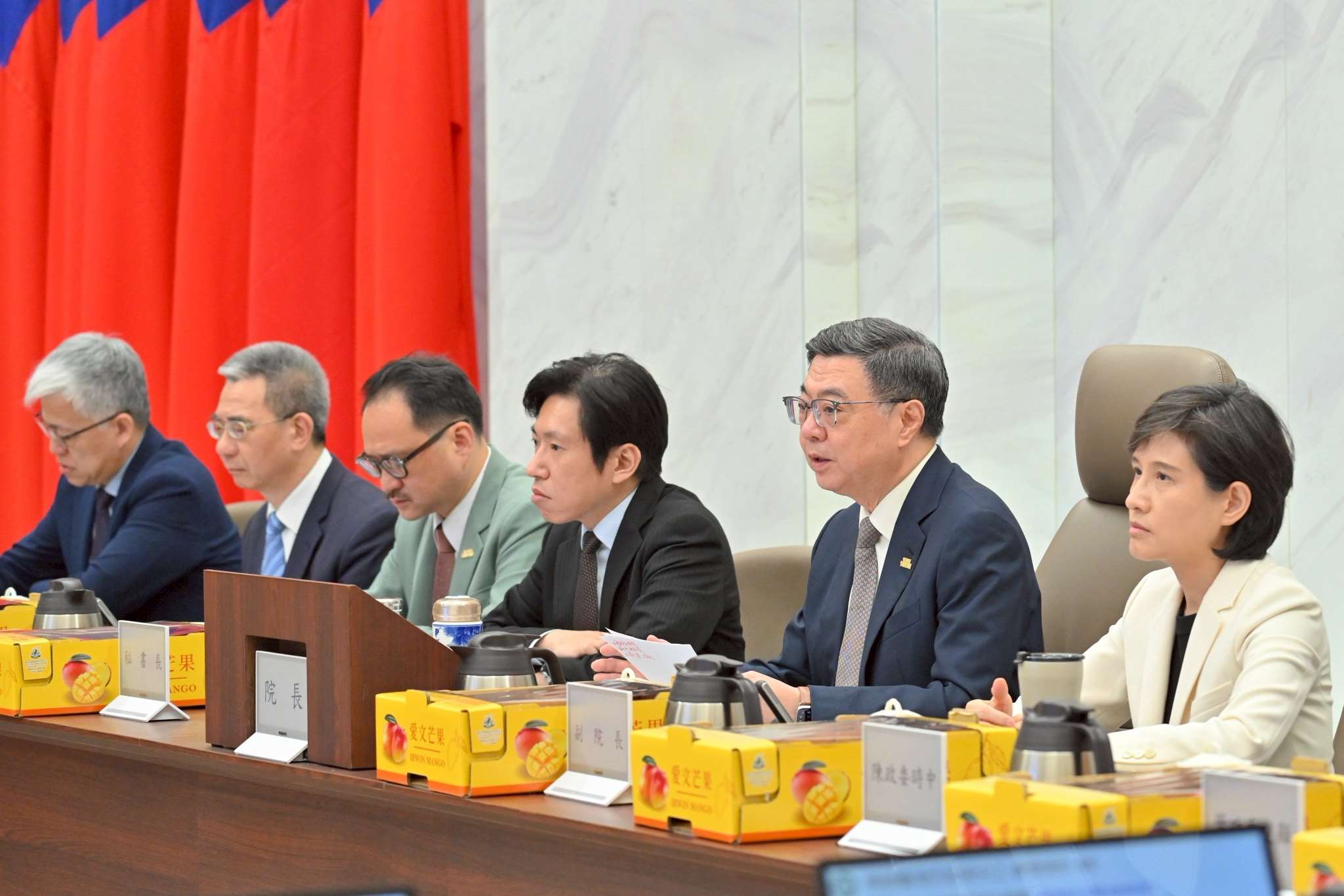 行政院長卓榮泰(右2)25日主持行政院會。(圖：行政院提供)