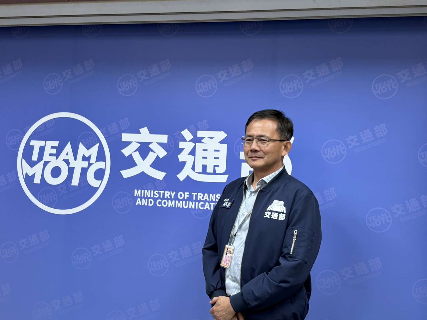 交通部路政及道安司長吳東凌10日出面回應媒體關切最近再掀熱議的「開放機車直接左轉」議題。(交通部提供)