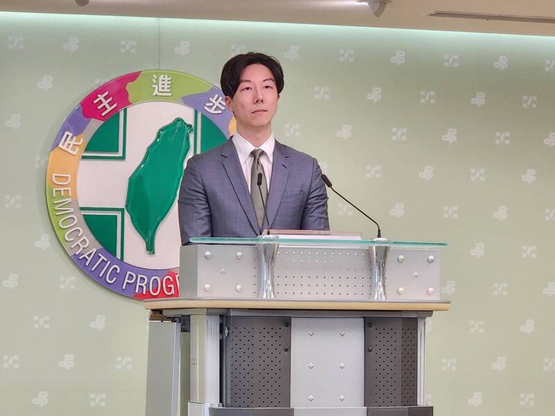 民進黨發言人吳崢表示，國民黨現在是台灣國會第一大黨，在台灣的政壇相當有影響力，鄭麗文的影響力又更不一般，「怎麼會自己身為黨主席，會覺得如果不見習近平，不過就是一介陽春黨主席？」他很遺憾聽到鄭麗文對自己的政黨這麼沒有信心。資料照。