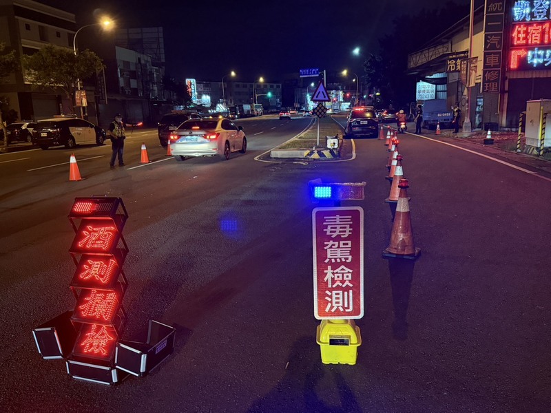 台南市警局統計顯示，台南市今年1月至5月查獲毒駕690件，較去年(2025年)同期增加358件。圖為警方臨檢。(警方提供)。資料照。