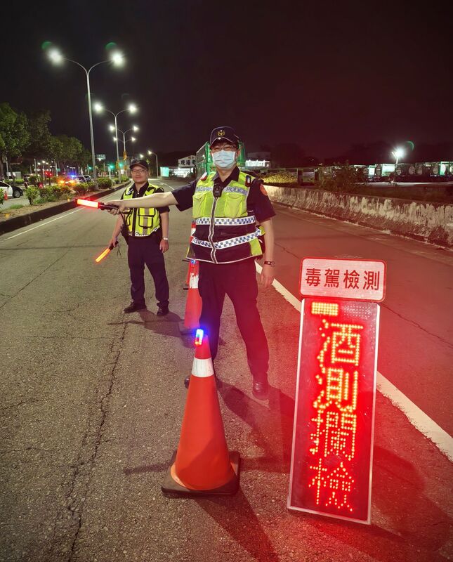 政府為了宣示打擊毒駕及毒品犯罪，行政院會4日拍板多項毒駕重罰措施。圖為警方臨檢。(警方提供)