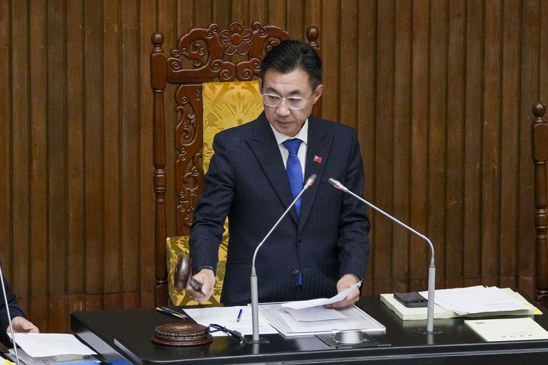 立法院院會2日三讀「資源循環推動法修正草案」，立法院副院長江啟臣敲槌宣布通過。
