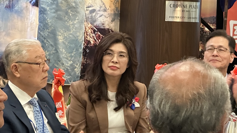PD
鄭麗文舊金山僑宴
國民黨主席鄭麗文（中）2日晚間在舊金山灣區與國
民黨為主的僑學界會面。
中央社記者張欣瑜舊金山攝　115年6月3日