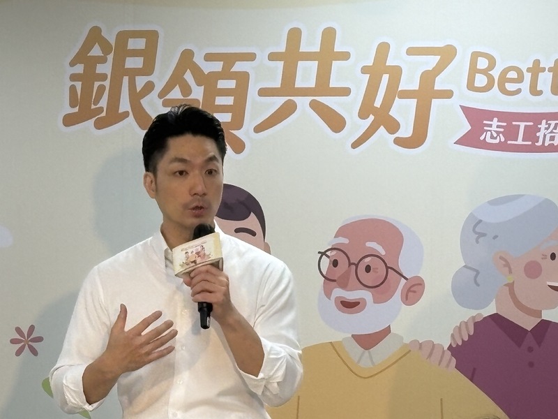 台北市長蔣萬安(圖)10日上午出席長者關懷行動記者會，面對沈伯洋提出的公務員減壓方案，他在受訪時只簡單回應，表示其實很多事台北市已經在做。