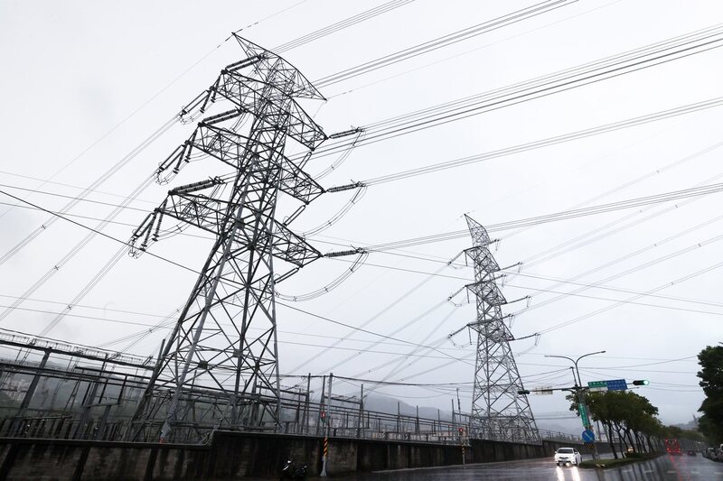 台中市海線地區10日下午因台電161kV特高壓系統白線跳脫，造成大甲、清水、沙鹿等多區大範圍停電，超過14萬戶受影響。圖為台電特高壓系統示意圖。（台電提供）