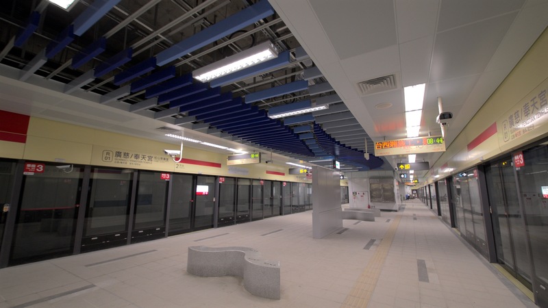 力拚捷運信義線東延段6月底通車，台北市交通局10日報請交通部履勘，被因尚未取得消防核可文件拒絕。台北市捷運局11日表示，正依消檢結果改善中，一定會依初勘結論在通車前完成。圖為北捷廣慈/奉天宮站月台層。（台北市捷運局提供）