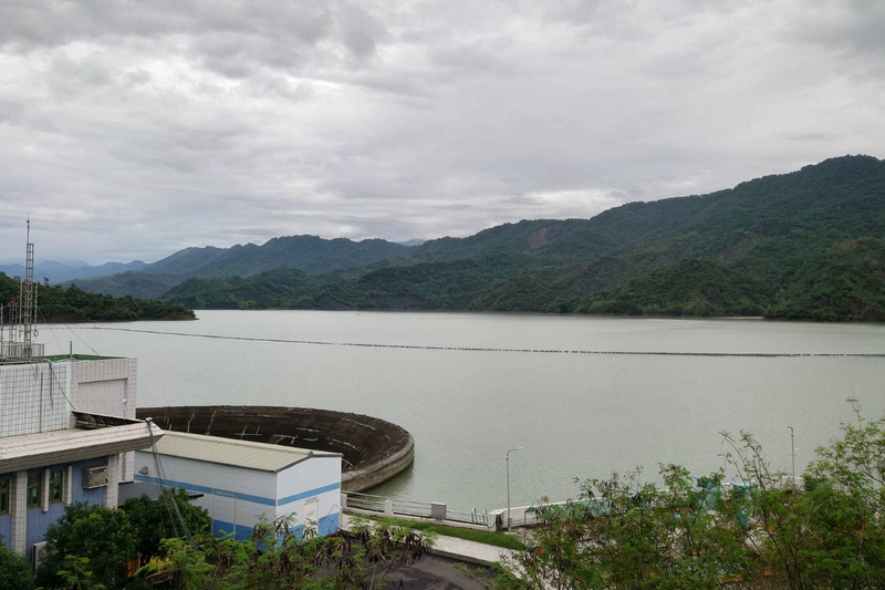 南部山區連日出現明顯降雨，南化水庫獲得挹注，16日上午蓄水率突破8成。(中央社)
