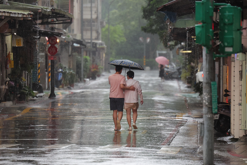 中央氣象署18日下午發布大雨特報，大台北地區及中部以北山區防局部大雨發生。資料照。