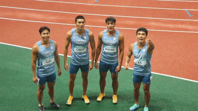 2026第2屆亞洲接力錦標賽在中國紹興舉行，21日進行男子4x100公尺決賽，台灣代表隊賴柏翔（左起）、陳玟溥、黃左軍、葛吳諺明飆出破全國紀錄的38秒41摘下銅牌。（潘瑞根提供）