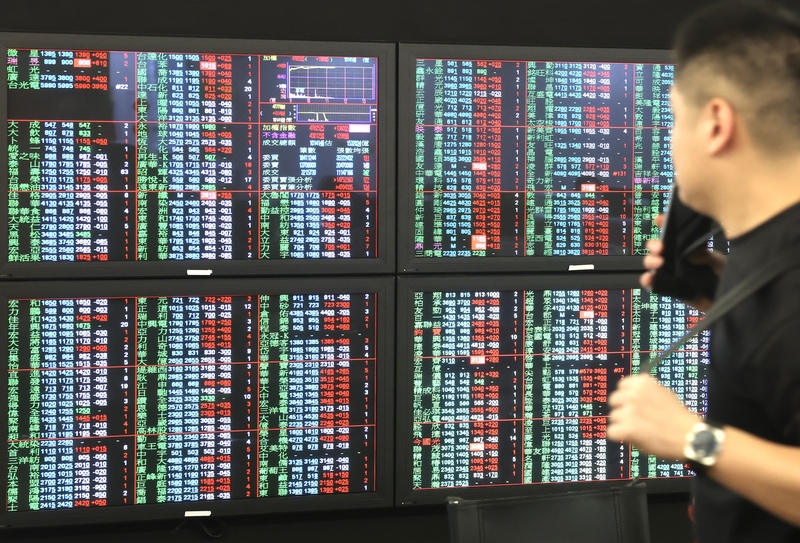 美伊代表在瑞士展開和談，台股22日開高，早盤最多上漲逾千點，衝破47000點大關。