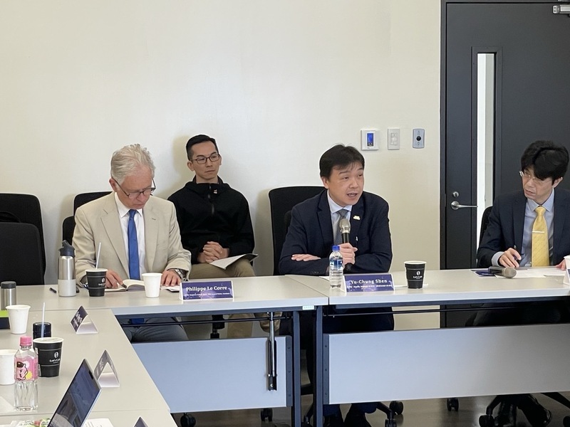 陸委會副主委沈有忠（右2）22日表示，日前中共宣稱在台灣東部海域實施「常態化的近海治理」，是新型態的灰帶衝突。（陸委會提供）