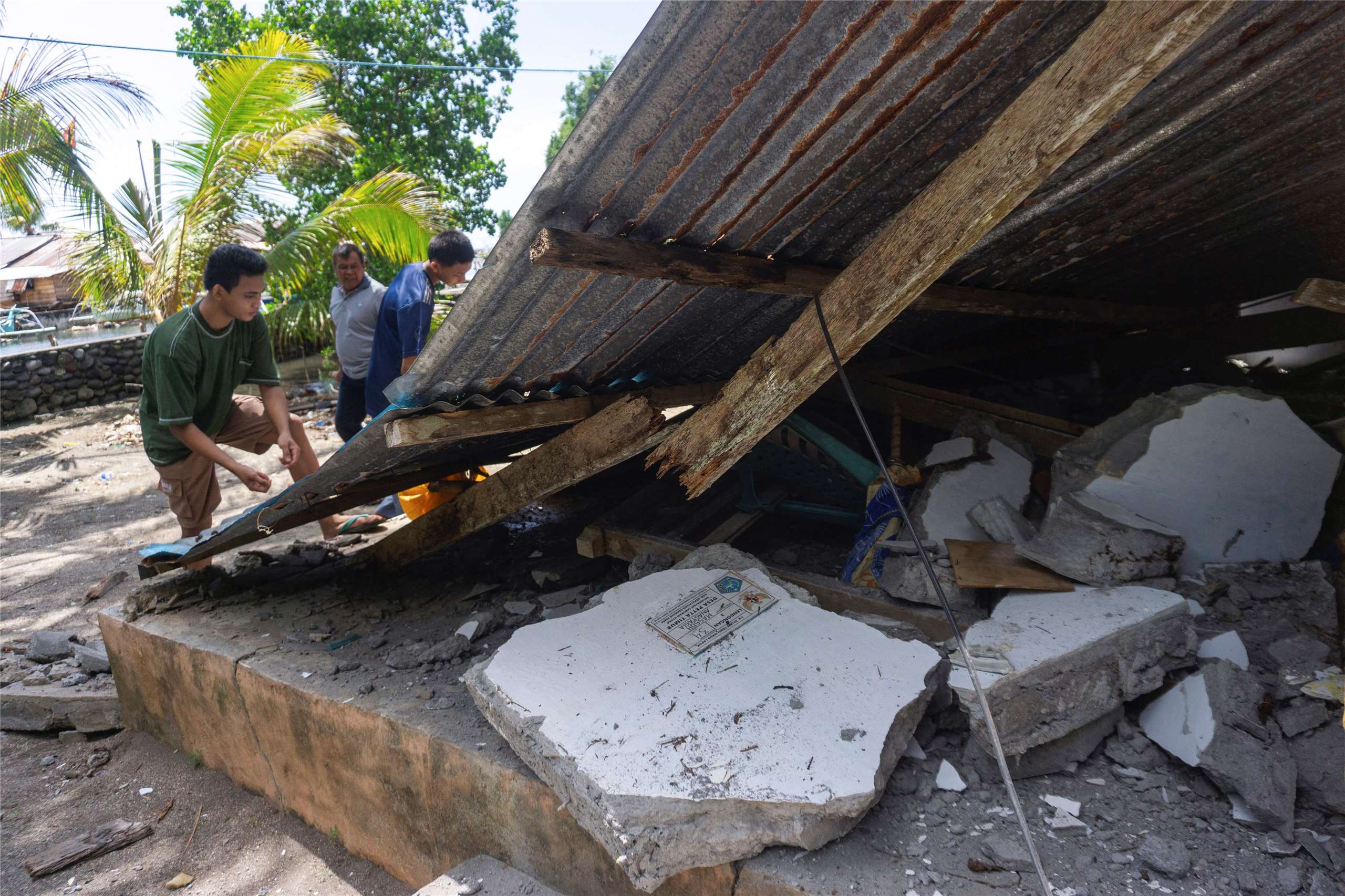 菲律賓南部民答那峨外海8日發生規模7.8強震，許多建物倒塌，死傷慘重。資料照片。