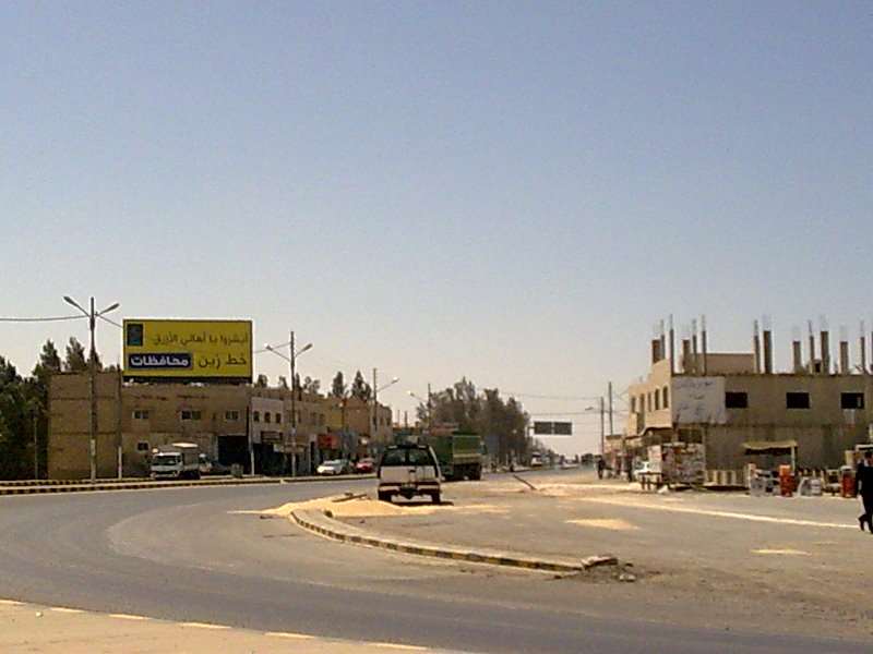 伊朗革命衛隊聲稱針對約旦阿茲拉克(al-Azraq)基地及指揮中心發射12枚彈道飛彈。圖為約旦阿茲拉克(al-Azraq)街景。(圖:維基百科/CC BY 3.0)