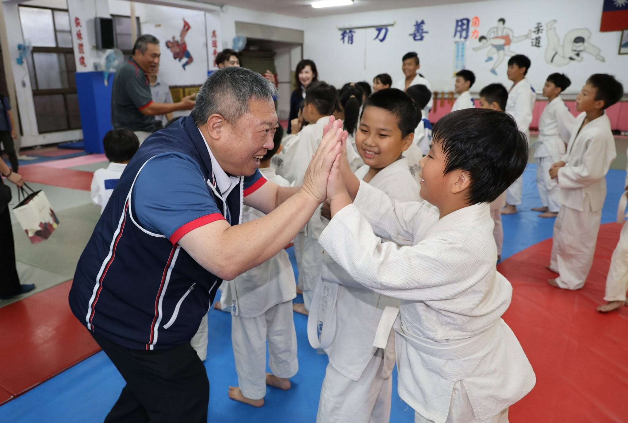 運動部今天(15日)表示，接獲3月上任的國家運動訓練中心董事長林鴻道(左)口頭請辭。資料照。(圖 : 宏道運動發展基金會)