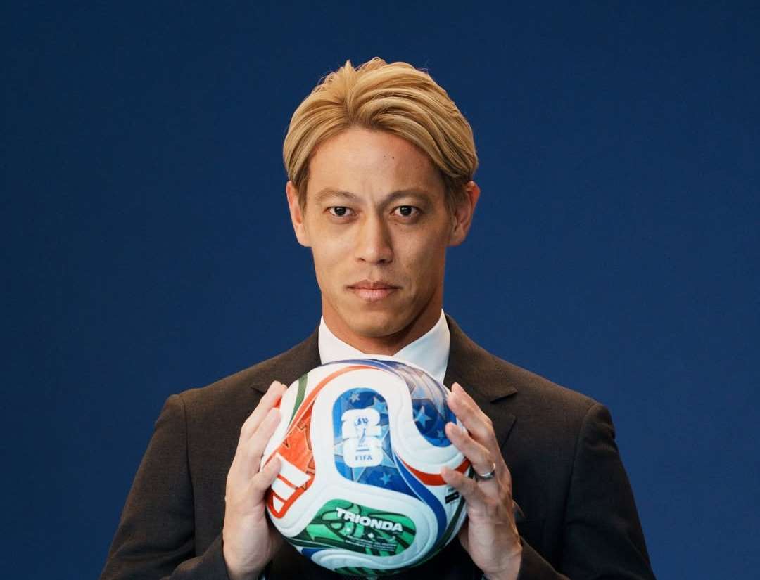 前日本國腳本田圭佑在擔任賽事解說時金句連發，自由奔放的「本田語錄」在社群媒體迅速瘋傳，甚至被球迷讚「比比賽還精彩」。(圖翻攝IG@keisukehonda)