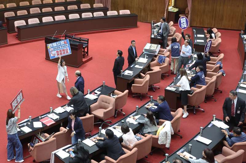 憲法法庭2024年宣判死刑有條件合憲，國民黨團質疑該釋憲案形同實質廢死，26日再度捲土重來於立法院會提出「反廢死公投」。