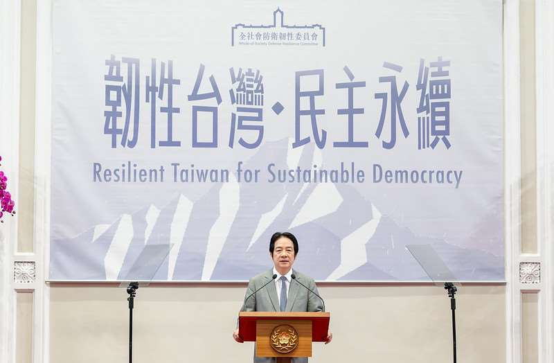 總統府全社會防衛韌性委員會25日進行「灰色地帶侵擾」和「高強度海上脅迫」桌上推演。(圖:總統府提供)
