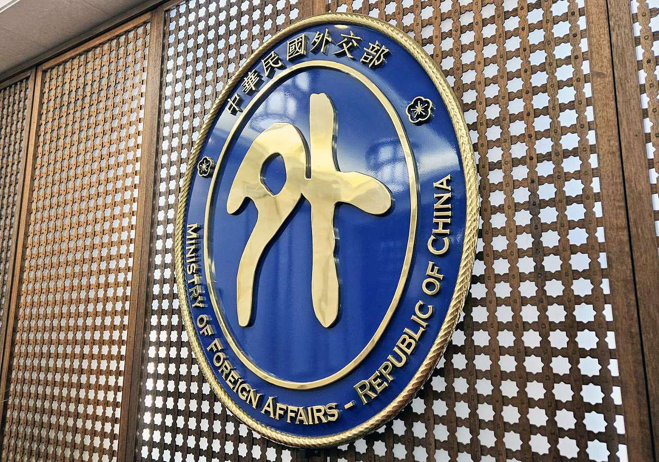 日菲將啟動專屬經濟區(EEZ)及大陸礁層海洋邊界談判，中國外交部再指兩岸同屬一個中國。外交部3日駁斥說，中國藉此惡意操弄「一中原則」、混淆國際視聽。資料照。(歐陽夢萍攝)