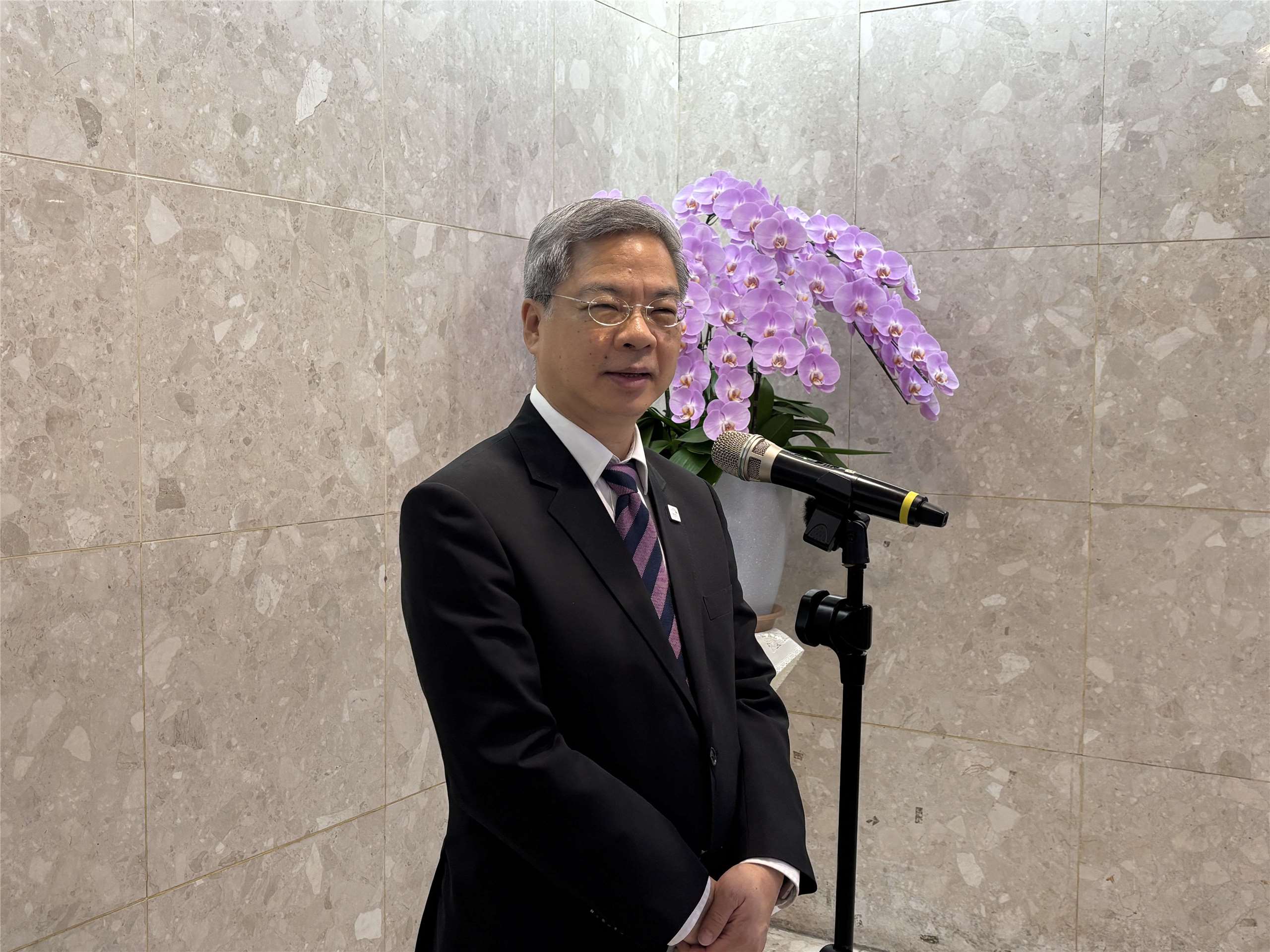 經濟部長龔明鑫接受媒體聯訪時指出，初步了解台積電已經成立法律團隊，針對相關案件進行準備與應變。(楊文君攝)