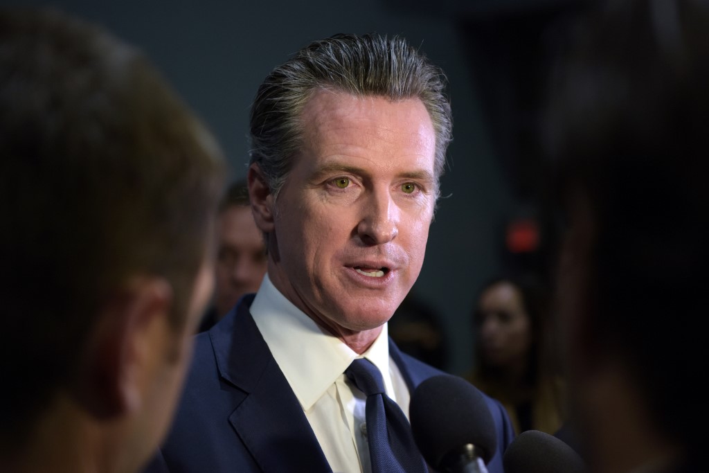 美國加州州長紐松(Gavin Newsom)(圖)在社群上指控川普下令司法部對他與他的妻子展開政治調查。資料照片(AFP)