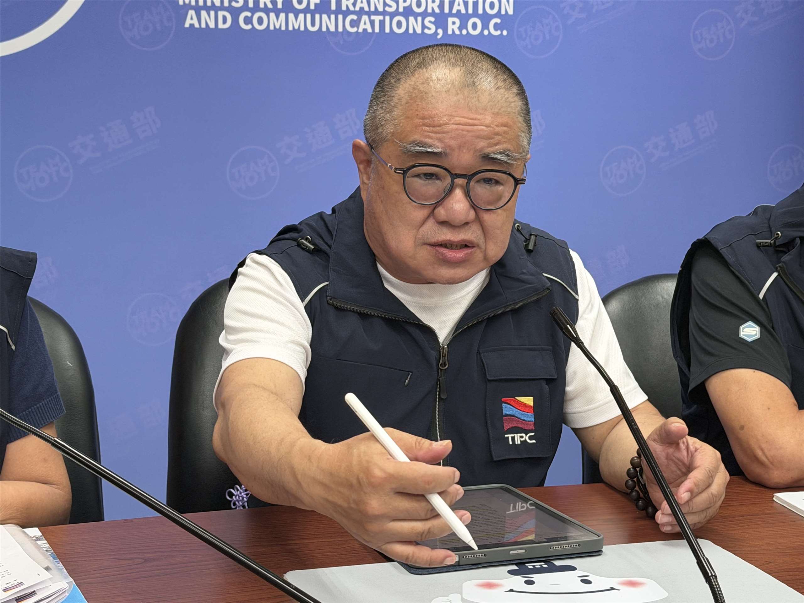 港務公司行政副總高傳凱說明全台7大商港目前均已導入「AI主動告警機制」，大幅提升海上國門的安全。(吳琍君攝)