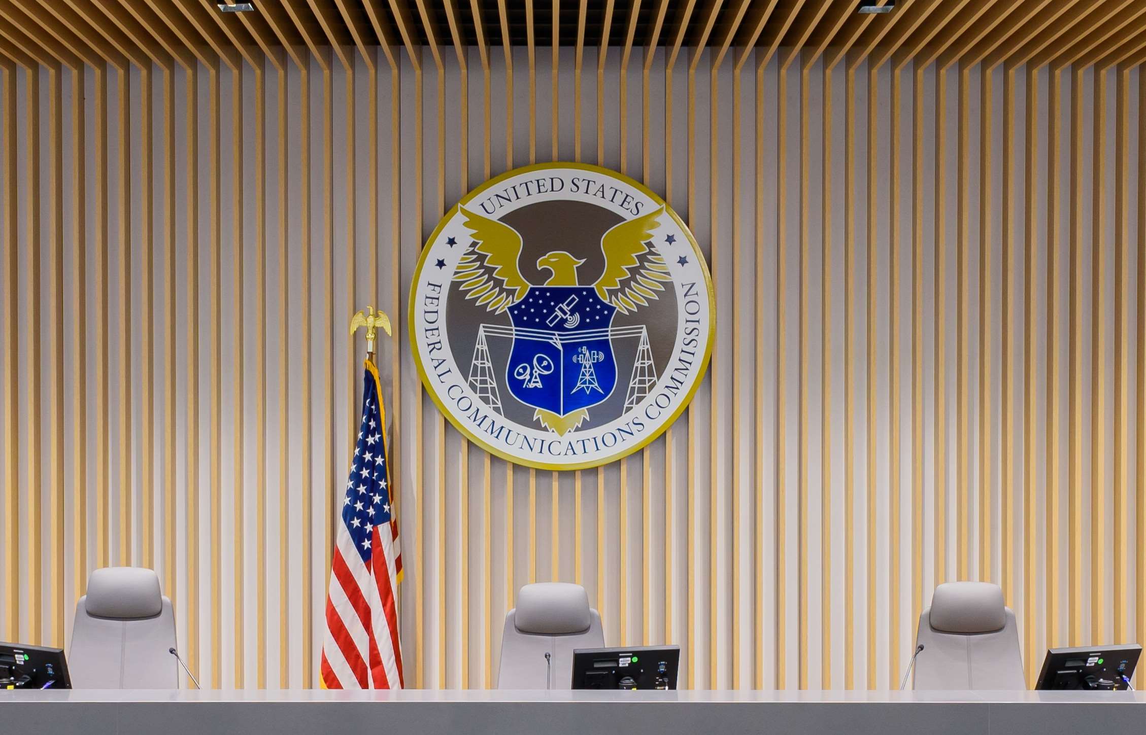 美國聯邦傳播委員會FCC(Federal Communications Commission)表示，將禁止進口華為、中興通訊等中資製造商的更多設備。(圖：FCC)