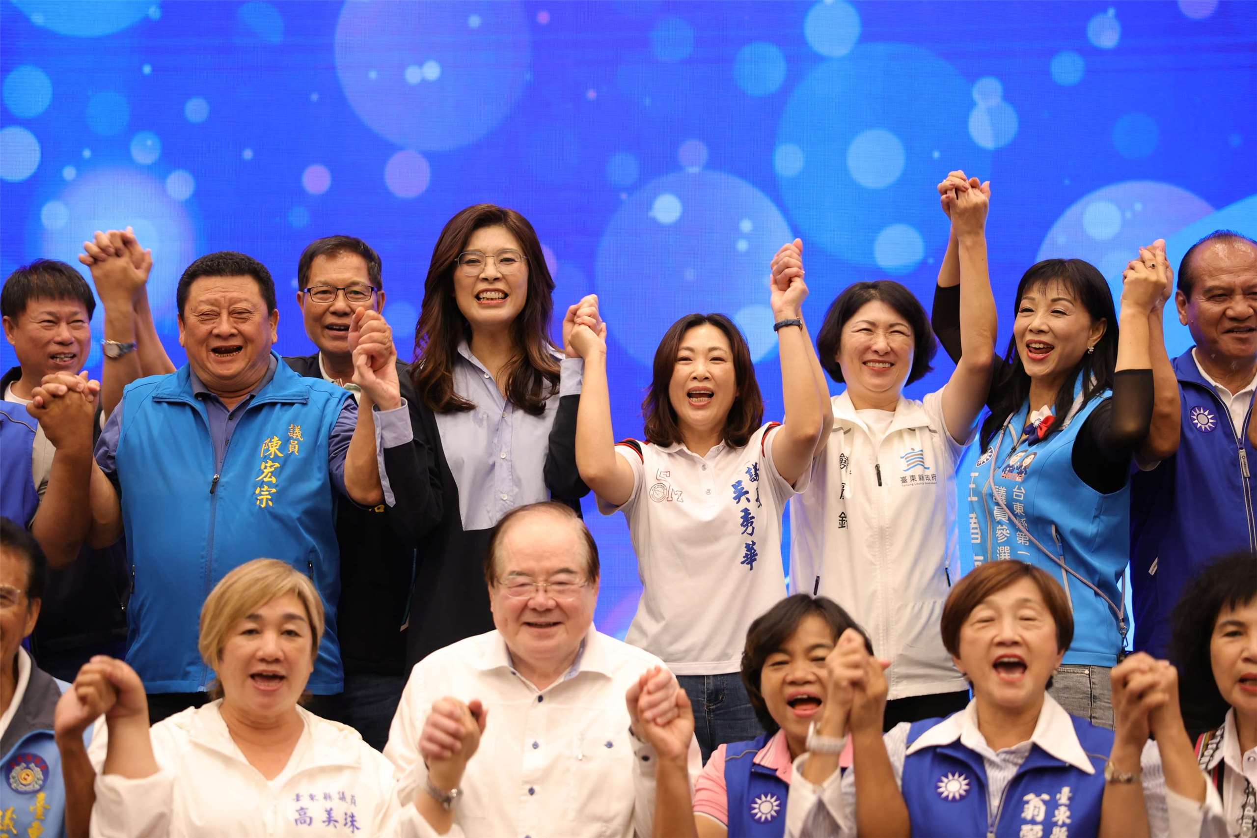 國民黨行動中常會今天(24日)移師台東舉行，為國民黨台東縣長參選人吳秀華造勢。(國民黨提供)