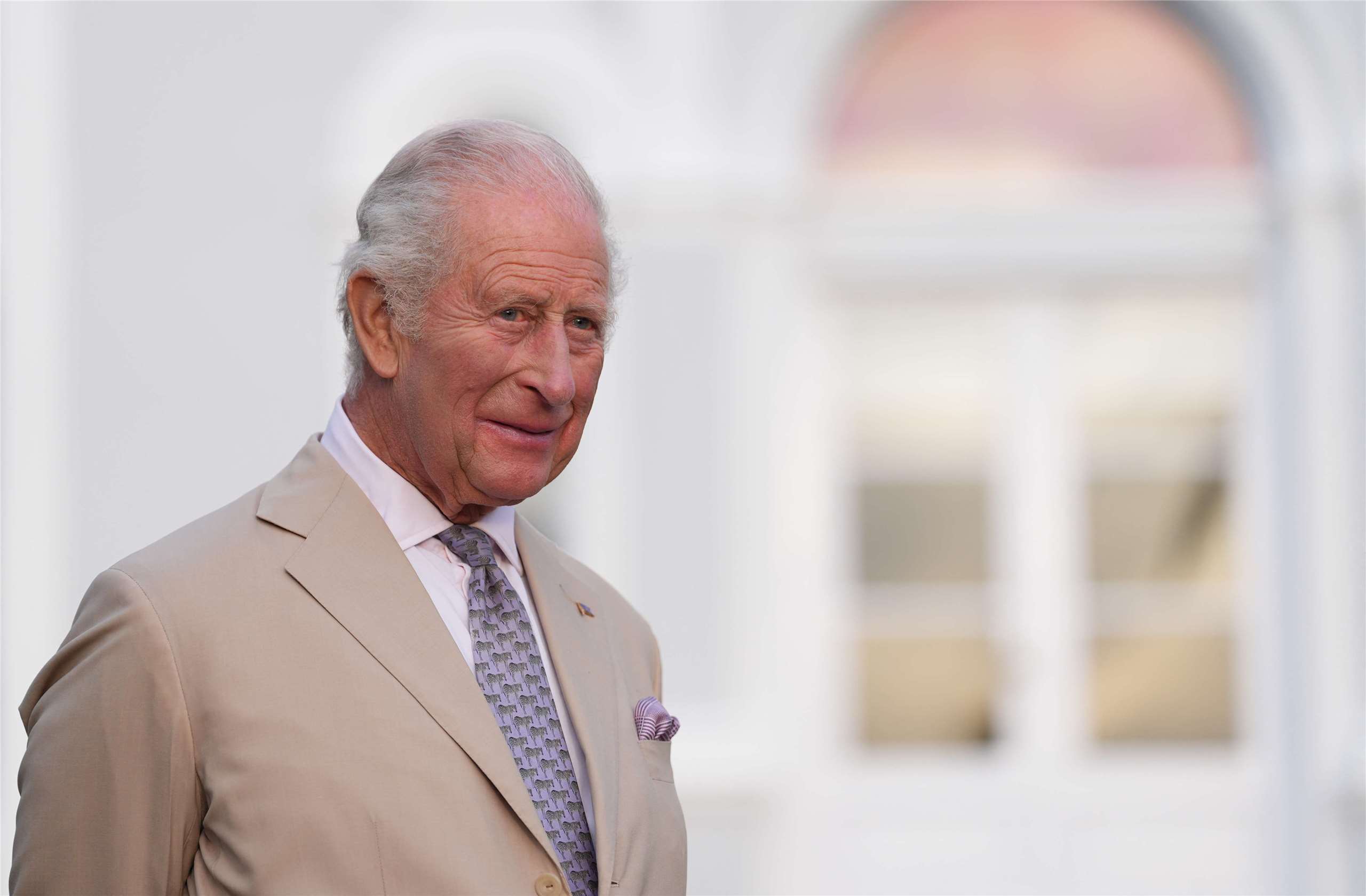 英國國王查爾斯三世(King Charles III)將成為首位主動公布個人稅務資訊的君主。白金漢宮表示，這項決定是查爾斯三世本人要求推動的改革措施之一，也是他即位後持續推動王室現代化的一部分。
