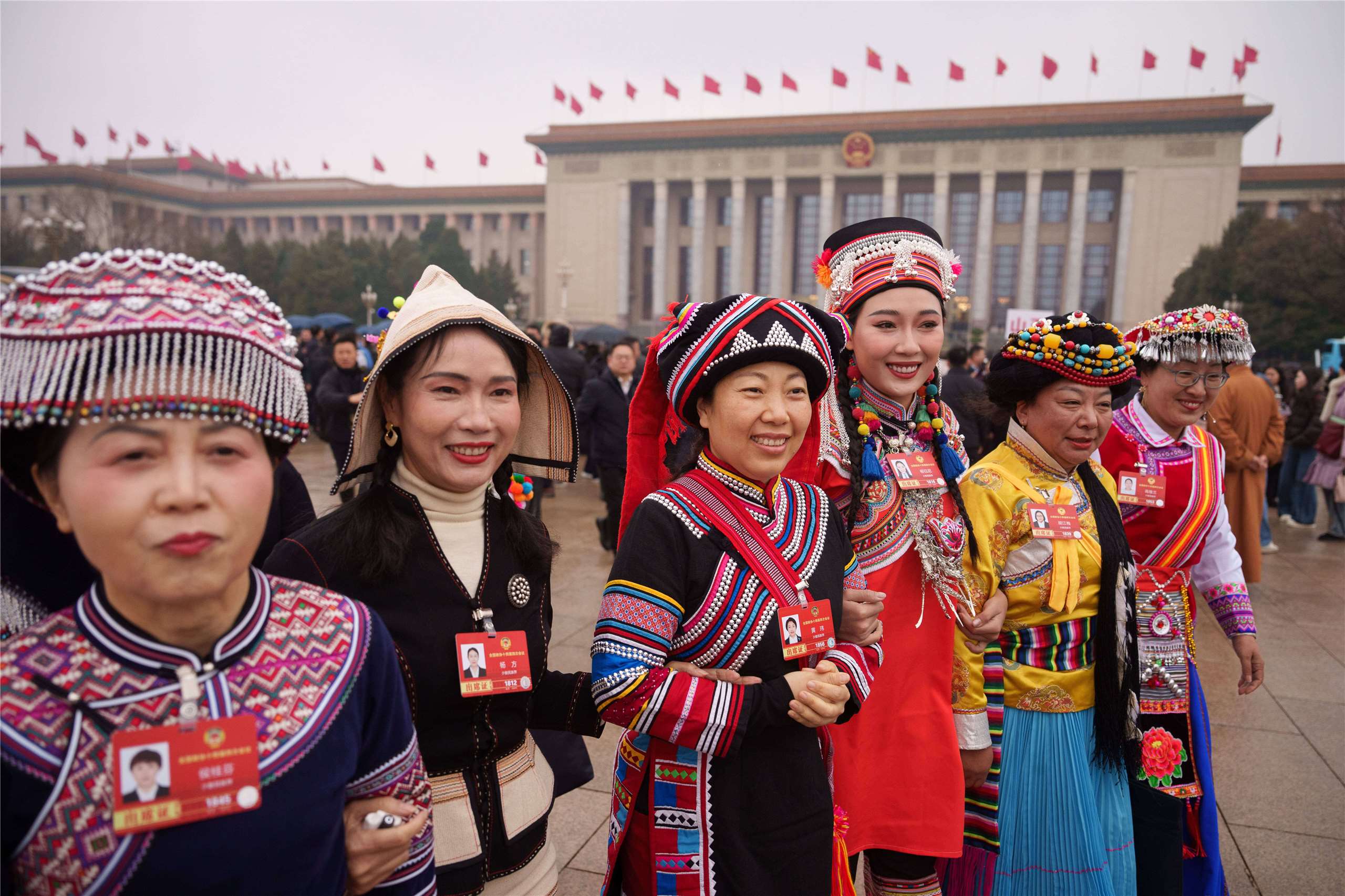 圖為中國少數民族代表2026年3月出席政協會議。
