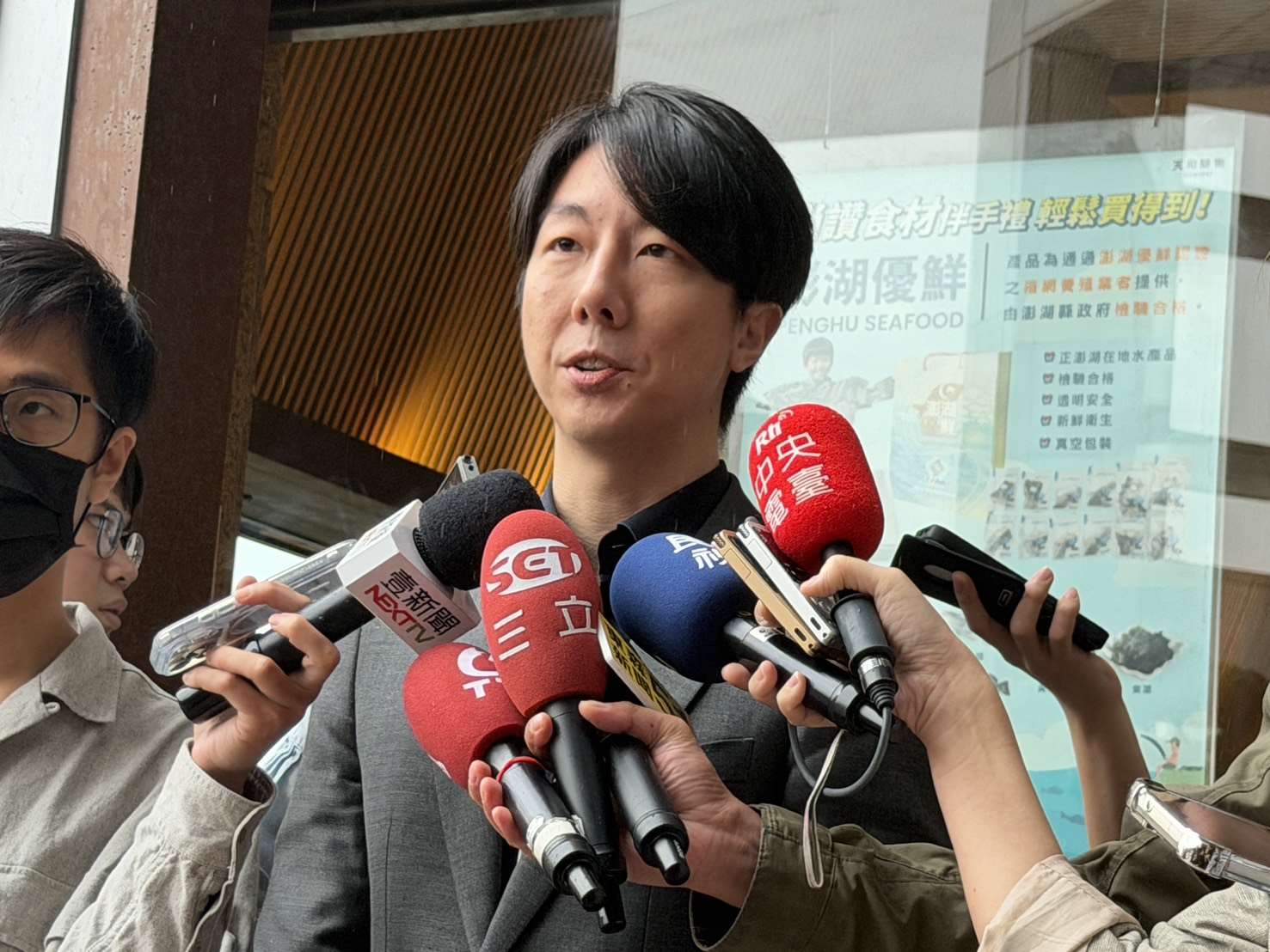 民進黨發言人吳崢24日在民進黨中常會後受訪表示，自2020年中國打壓台灣鳳梨釋迦外銷以來，民進黨政府持續協助農民，包括編列預算拓展外銷市場、舉辦國際水果節，以及提供轉作補助等措施，全力降低產業衝擊。資料照。（劉玉秋 攝）