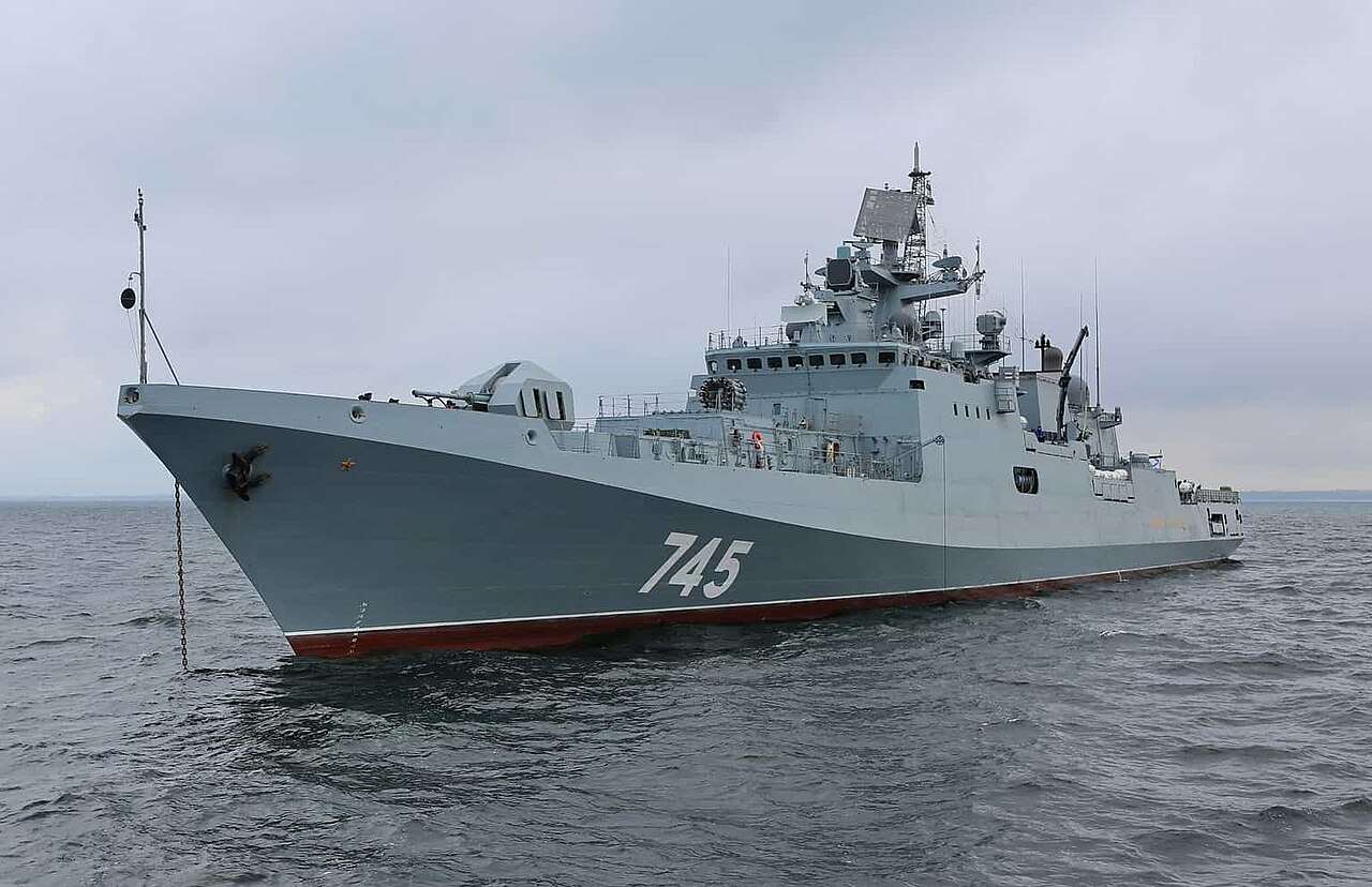 俄國海軍巡防艦「格里戈洛維奇上將號」(Admiral Grigorovich）傳出在英吉利海峽向英籍遊艇方向實施警告射擊。(維基百科/CC BY 4.0)