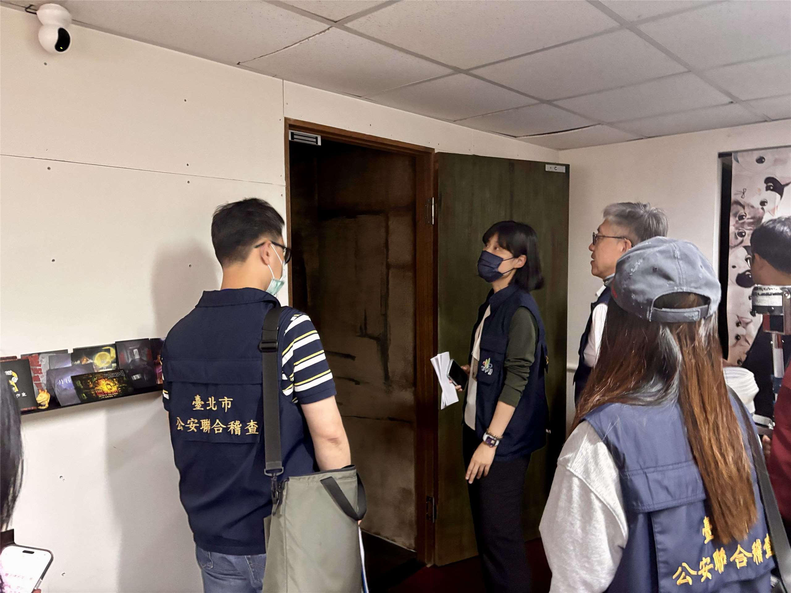 台北市密室逃脫店「邏思起子」一名女員工因扮吊死鬼窒息，於5月15日過世，北市府後續啟動全市聯合公安稽查，並訂定「台北市沉浸式內容體驗產業安全指引」。(圖：北市文化局)