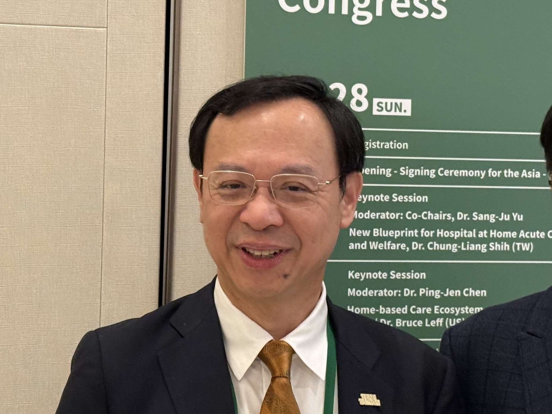 衛福部長石崇良指出，在宅醫療對象將持續擴大，且不排除將慢性心衰竭、慢性肺疾納入。(謝佳興 攝)