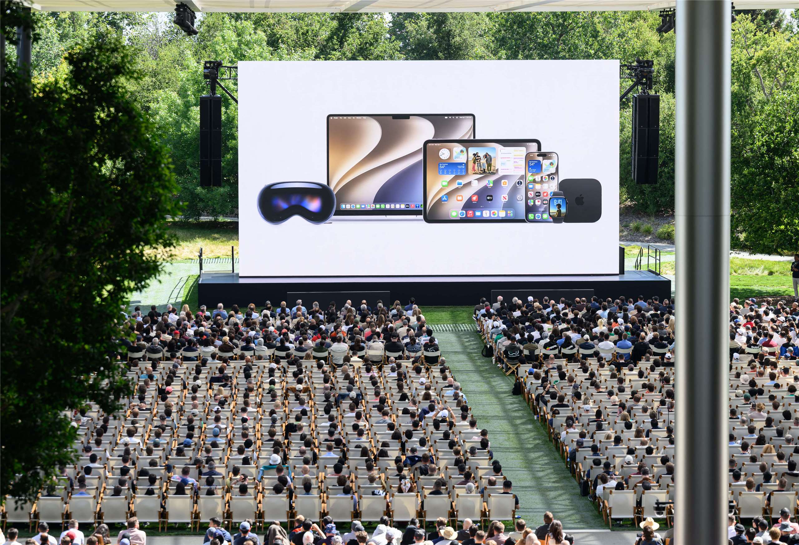 蘋果公司在加州蘋果園區舉行的全球開發者大會(WWDC)，吸引眾多與會者參與聆聽最新產品技術。(AFP)