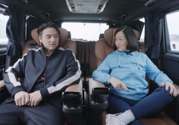 葉劉淑儀近日與馮德倫合拍短片。(翻攝IG@regina.ip)
