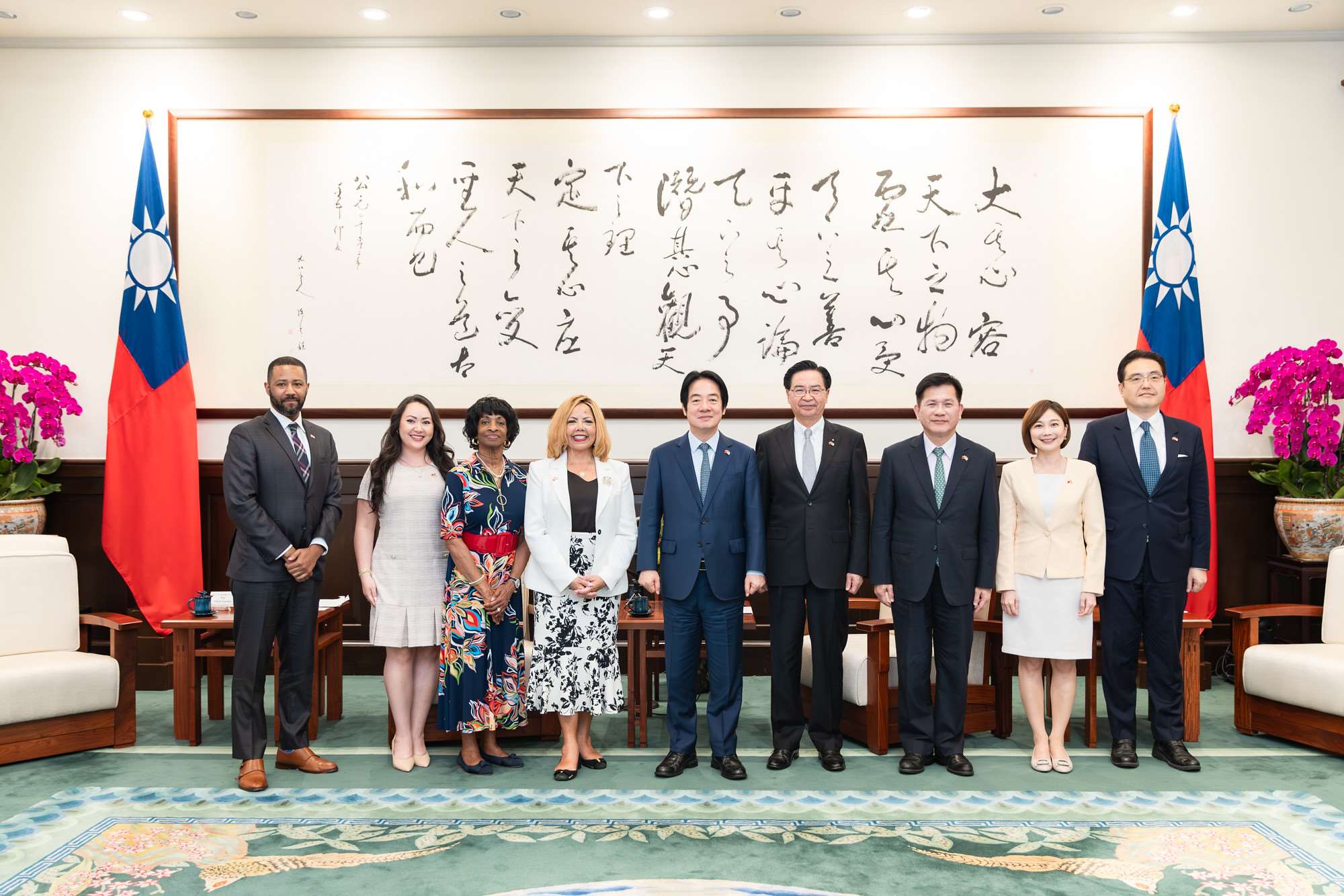 賴清德總統18日接見美國聯邦眾議院「國會非裔議員連線」副主席麥珂貝訪問團。(圖：總統府)