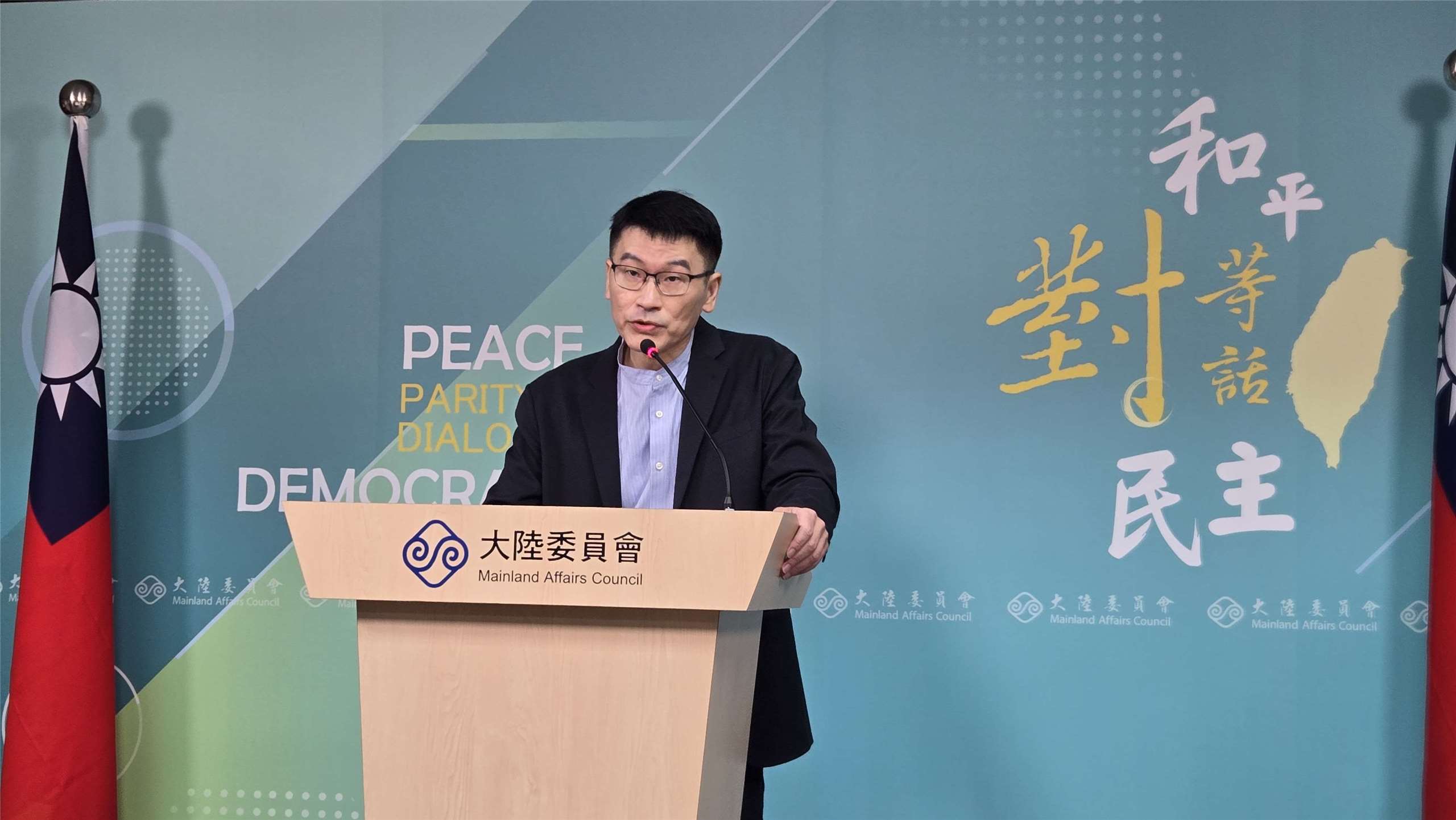 陸委會發言人梁文傑25日主持陸委會例行記者會。(陳國維 攝)