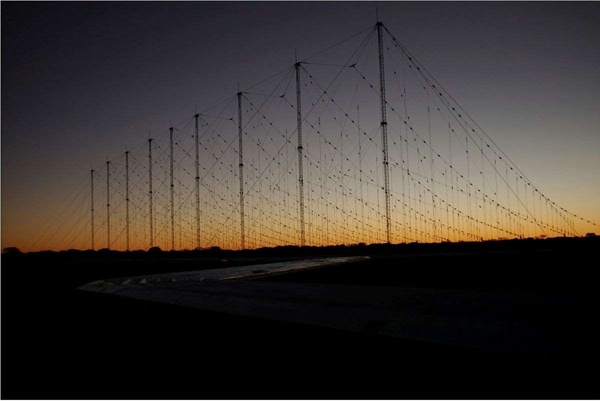 澳洲先進的「超視距」(over-the-horizon radar)雷達防禦系統金達利作戰雷達網(（The Jindalee Operational Radar Network，JORN)。圖為JORN作戰雷達網發射站。(圖取自澳洲國防部defence.gov.au)