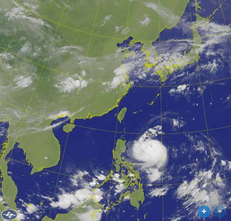 22日大台北等13縣市防攝氏36度以上高溫。氣象專家吳德榮表示，24日前各地持續晴熱上看38度；預測中颱米克拉23日北轉，24、25日沿台灣東側北上，保持安全距離。(圖:交通部中央氣象署)
